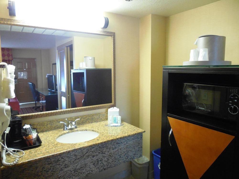 Ramada By Wyndham San Diego National City Eksteriør billede