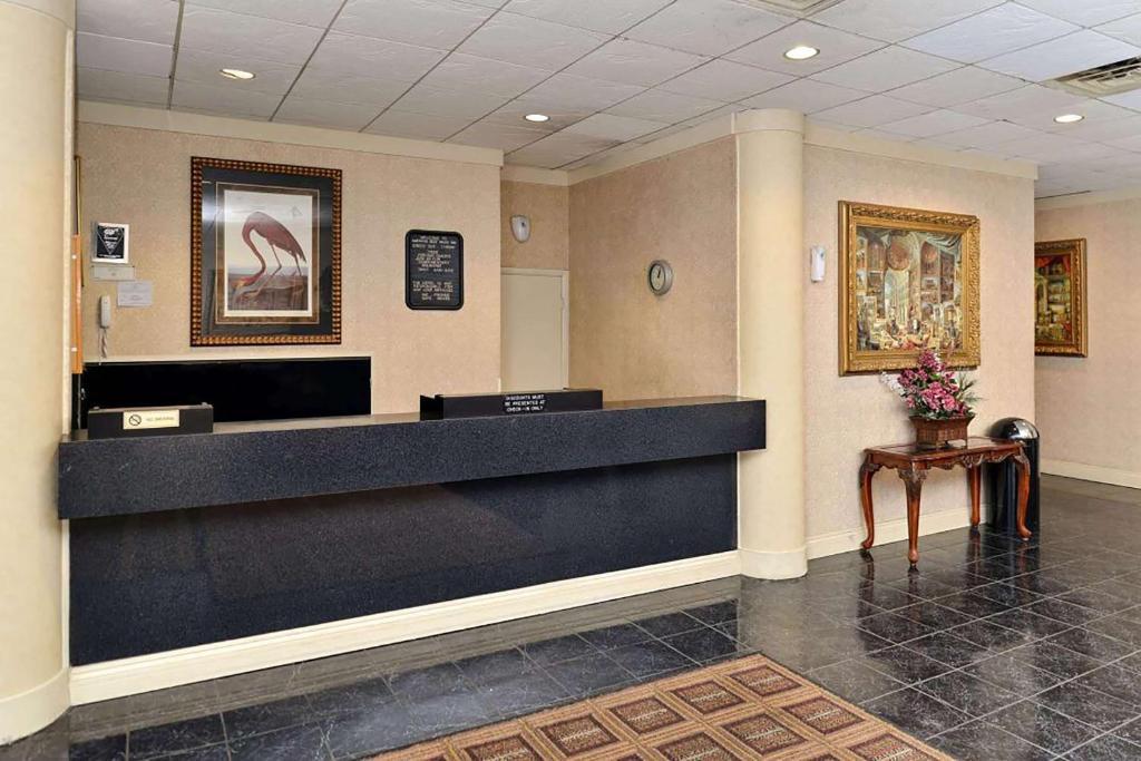 Ramada By Wyndham San Diego National City Eksteriør billede
