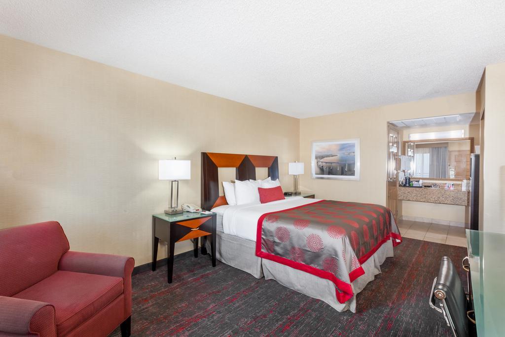 Ramada By Wyndham San Diego National City Eksteriør billede