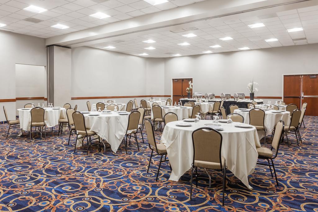 Ramada By Wyndham San Diego National City Eksteriør billede